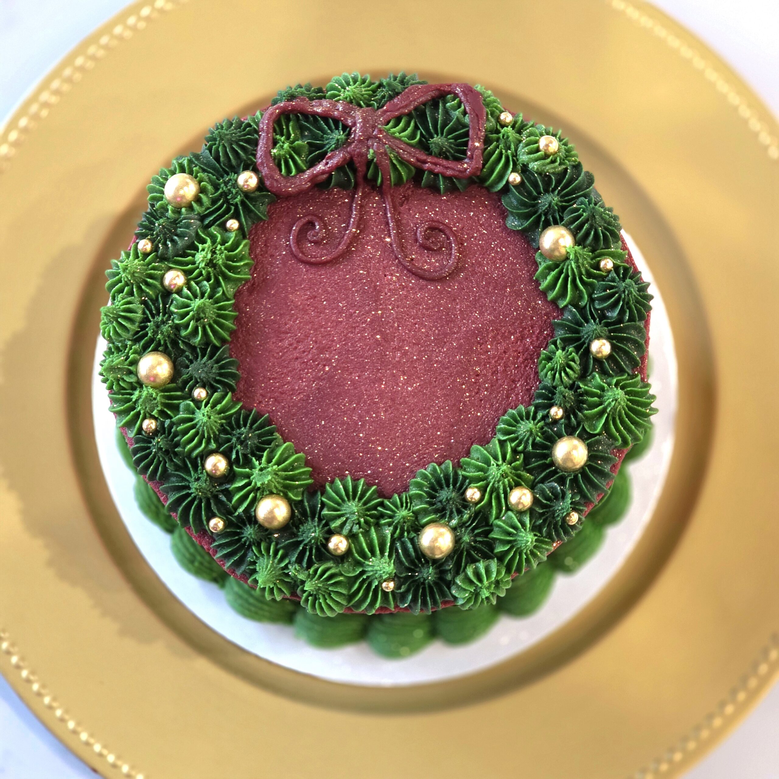 Nostalgic Holiday Wreath Cutting Cake 2